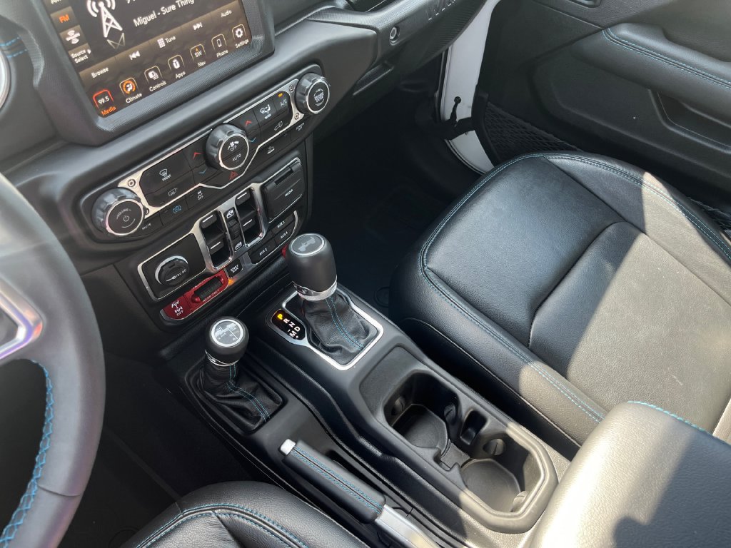 Used 2023 Jeep Wrangler Unlimited Rubicon 4xe AWD/4WD image 16