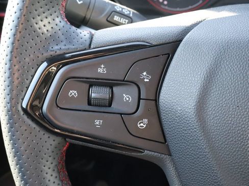 Used 2024 Chevrolet Trax RS w/ Sunroof Package FWD image 17