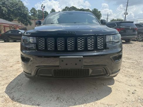 Used 2019 Jeep Grand Cherokee Altitude RWD image 3