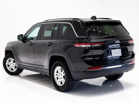 Certified 2024 Jeep Grand Cherokee Laredo AWD/4WD image 31