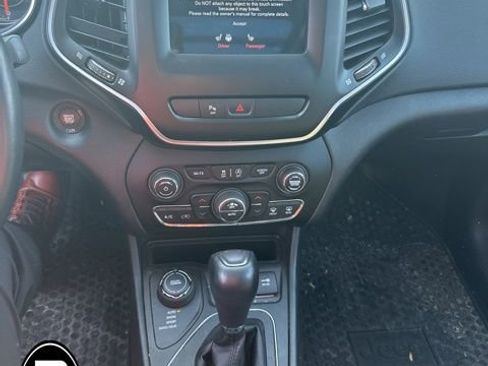 Used 2019 Jeep Cherokee Latitude Plus w/ Comfort/Convenience Group image 11