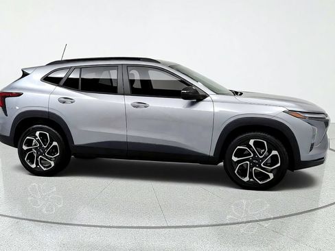 Certified 2024 Chevrolet Trax RS w/ Sunroof Package FWD image 6