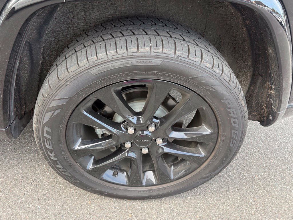 Used 2018 Jeep Grand Cherokee Altitude AWD/4WD image 9