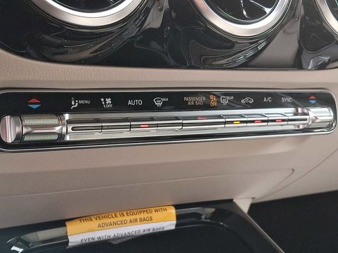 Used 2025 Mercedes-Benz GLA 250 4MATIC image 12