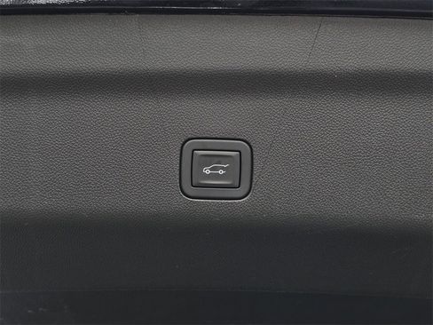 Certified 2025 Chevrolet Tahoe Premier image 9