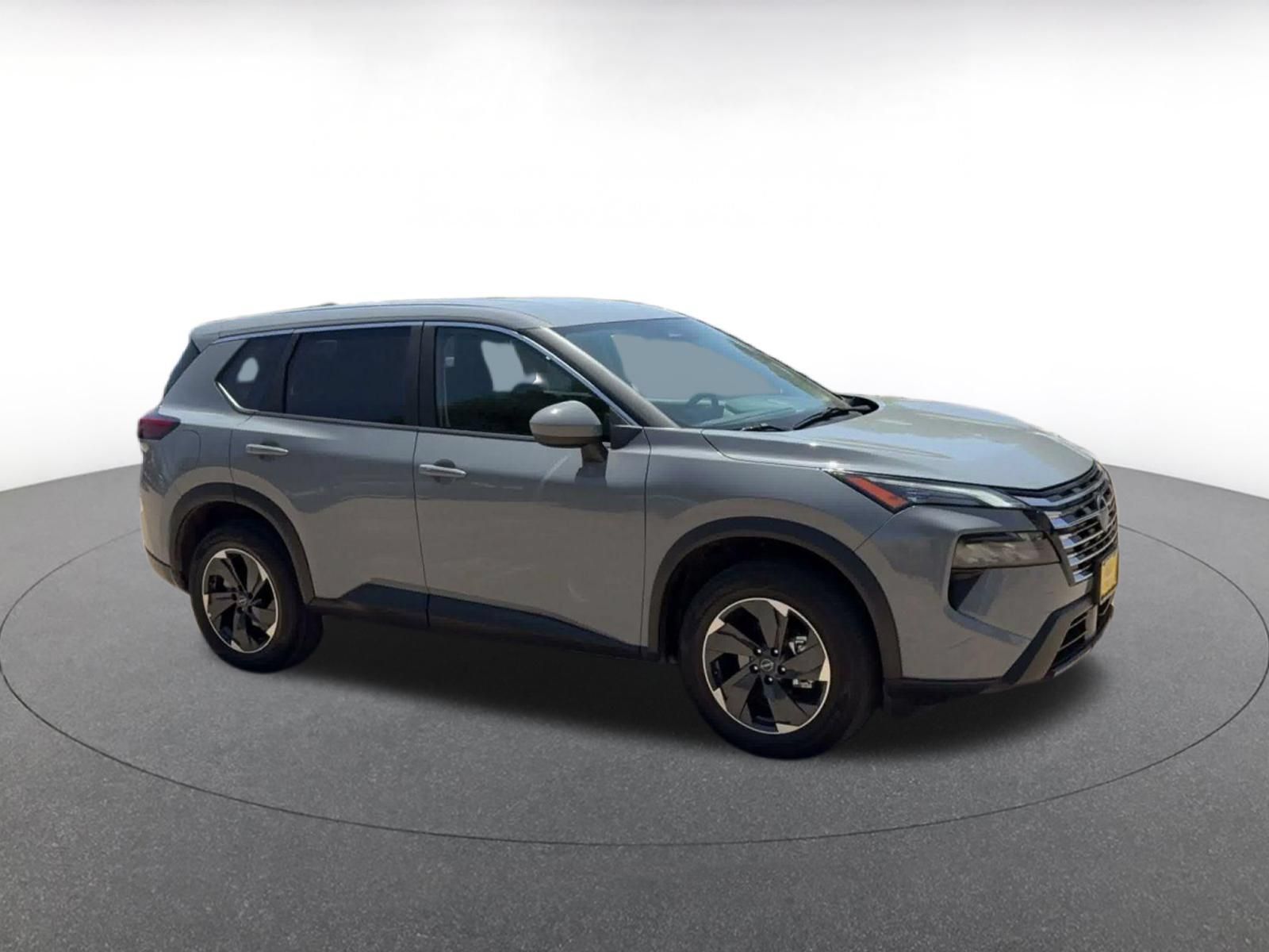 Used 2026 Nissan Rogue SV AWD/4WD image 2