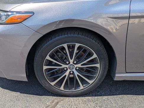 Used 2019 Toyota Camry SE w/ Carpet Mat Package FWD image 10