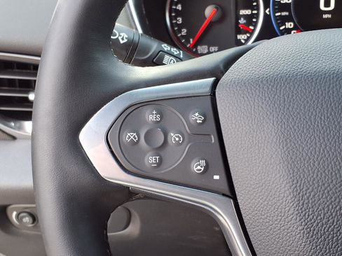 Used 2023 Chevrolet Traverse Premier FWD image 25