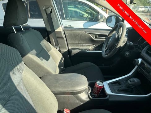 Used 2022 Toyota RAV4 LE FWD image 3