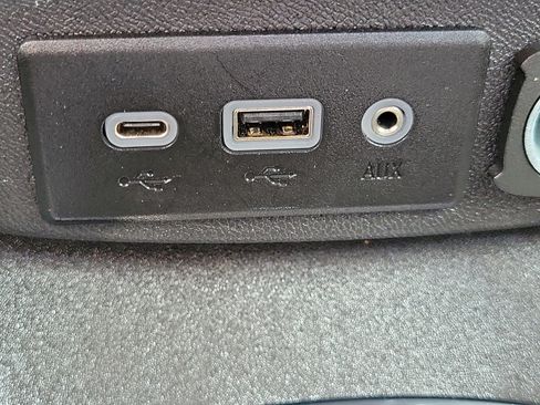 Used 2025 Chevrolet Malibu LT FWD image 32