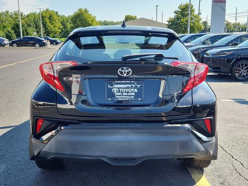 Used 2021 Toyota C-HR LE FWD image 5