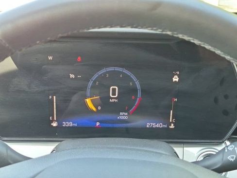 Used 2025 Chevrolet Trax LT w/ LT Convenience Package FWD image 16