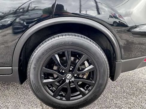 Used 2018 Nissan Rogue SV w/ Premium Package FWD image 10