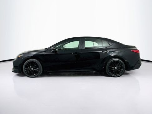 Used 2025 Toyota Camry SE FWD image 4