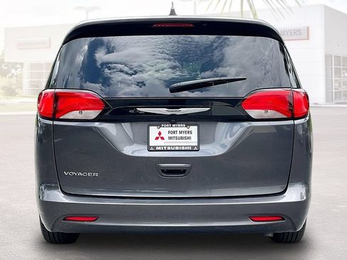 Used 2023 Chrysler Voyager LX FWD image 18