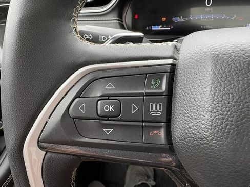 Used 2023 Jeep Grand Cherokee Laredo w/ Luxury Tech Group I AWD/4WD image 19