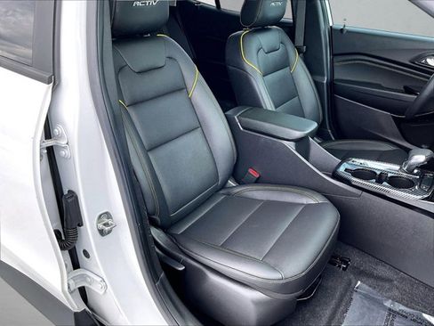 Used 2024 Chevrolet Trax ACTIV w/ Sunroof Package FWD image 9