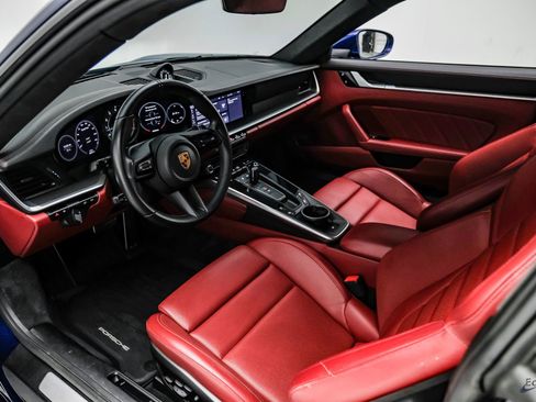Used 2021 Porsche 911 Turbo image 2