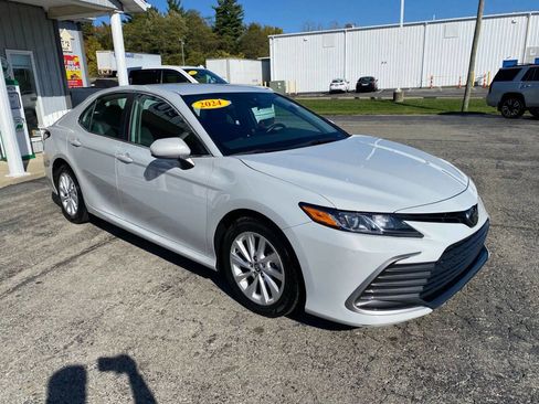 Used 2024 Toyota Camry LE image 10