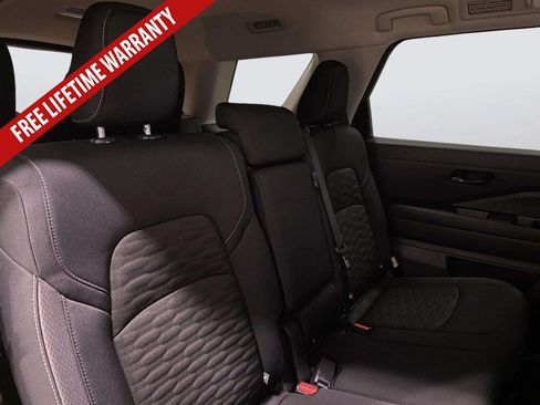 Used 2025 Nissan Pathfinder SV FWD image 32
