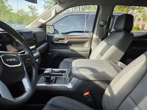 Used 2024 GMC Sierra 1500 SLT image 10