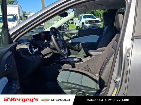 Used 2024 Chevrolet Trax LT w/ Driver Confidence Package FWD image 16