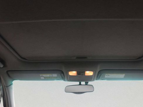 Used 2004 Toyota Highlander Limited image 10