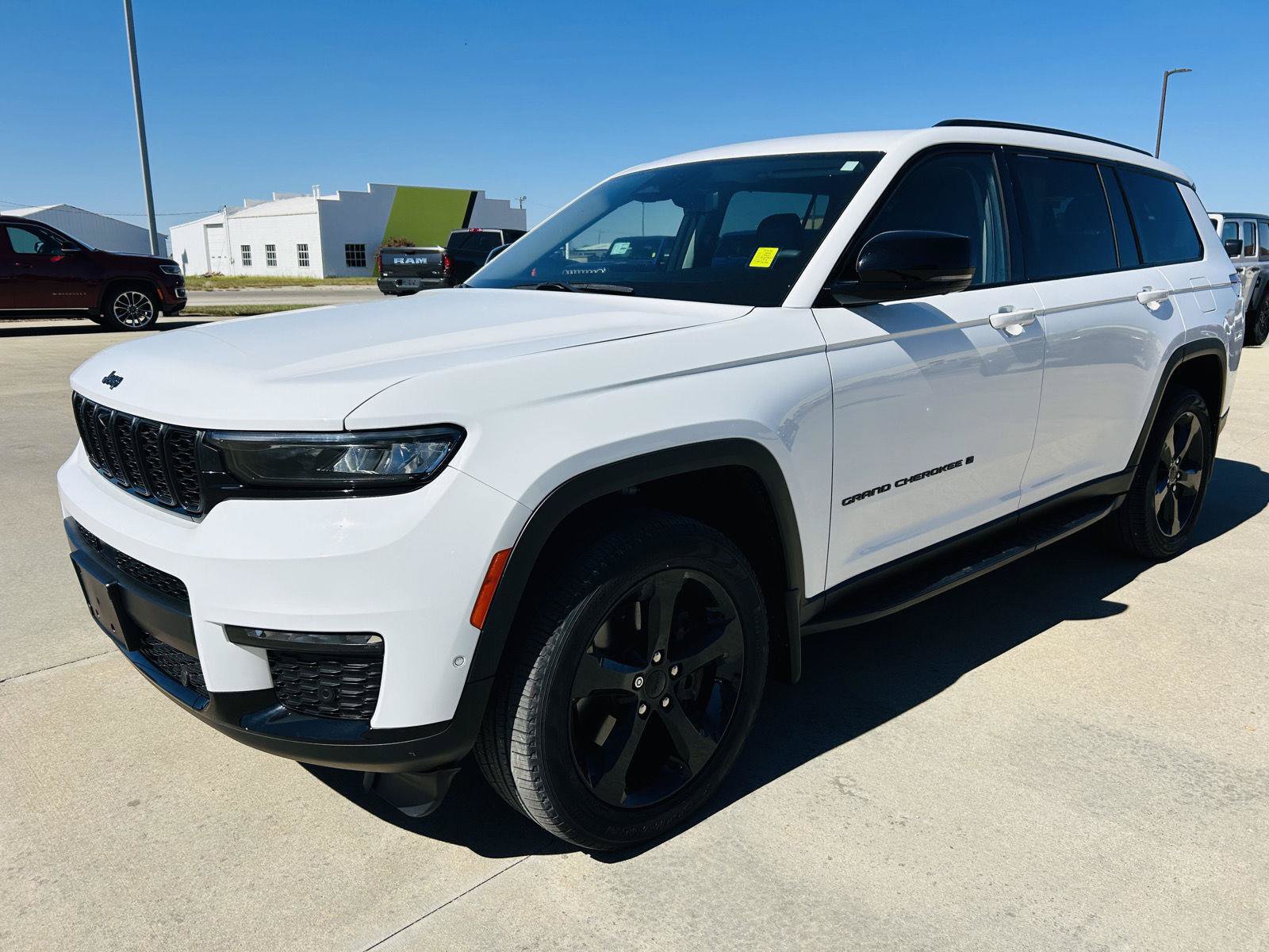 Used 2023 Jeep Grand Cherokee L Limited w/ Luxury Tech Group II AWD/4WD image 41