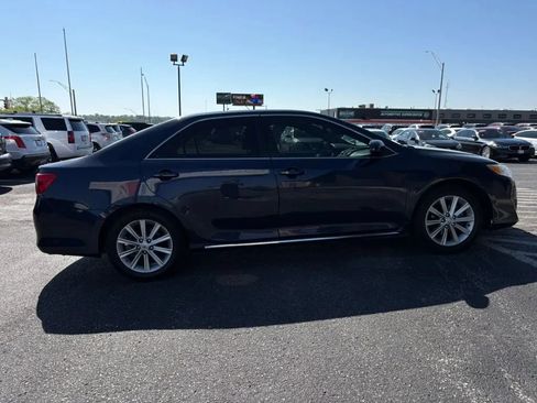 Used 2014 Toyota Camry XLE w/ Leather Package FWD image 6