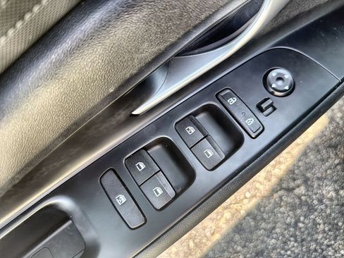 Used 2023 Hyundai Elantra Blue FWD image 15