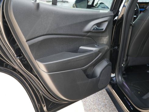 Used 2024 Chevrolet Trax RS w/ Sunroof Package FWD image 18