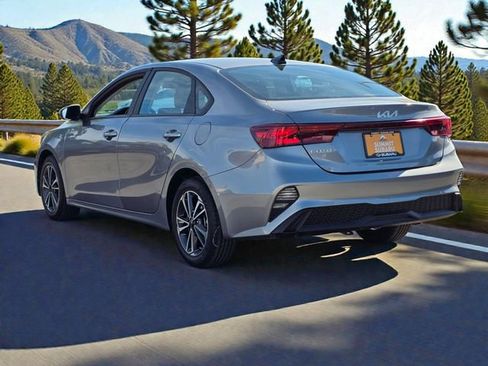 Used 2024 Kia Forte LXS FWD image 5