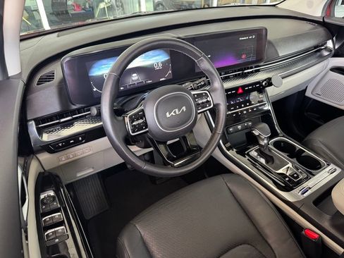 Used 2023 Kia Carnival SX Prestige FWD image 3