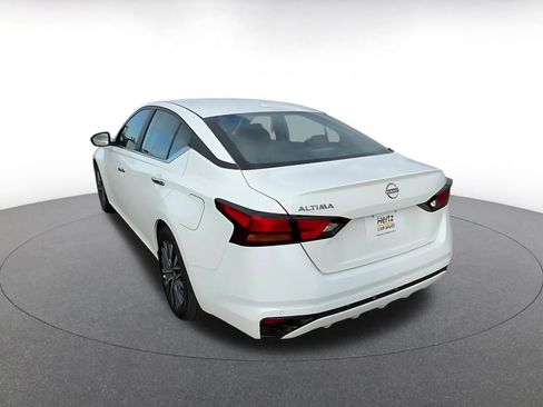 Used 2025 Nissan Altima 2.5 SV image 11