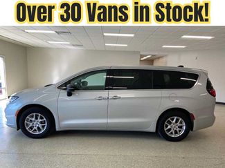 Used 2024 Chrysler Pacifica Touring-L FWD video 1