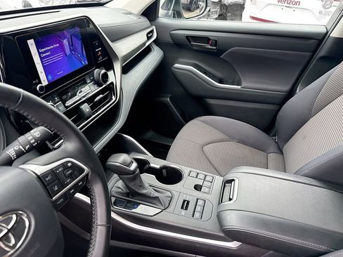Used 2024 Toyota Highlander LE image 26