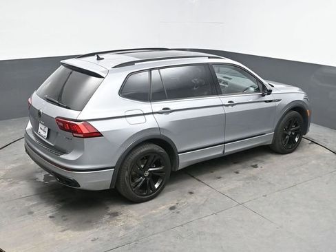 Used 2023 Volkswagen Tiguan SE R-Line image 40