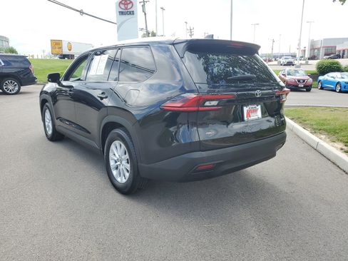 Used 2025 Toyota Grand Highlander AWD image 3