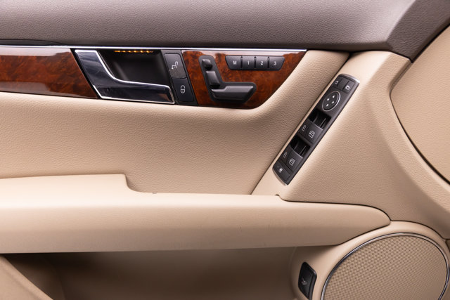Used 2011 Mercedes-Benz C 300 4MATIC Sedan image 40