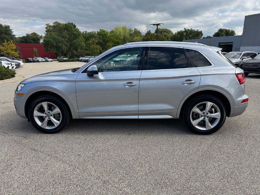 Used 2020 Audi Q5 2.0T Premium w/ Convenience Package AWD/4WD image 2