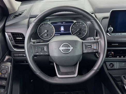 Used 2025 Nissan Rogue SV image 18