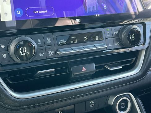 Used 2024 Toyota Grand Highlander Limited AWD/4WD image 34