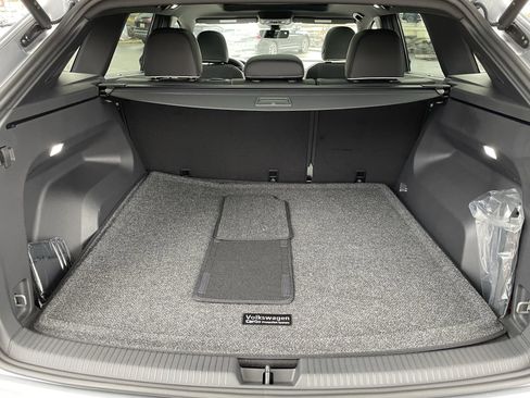 New 2026 Volkswagen Atlas Cross Sport SEL Premium R-Line image 9