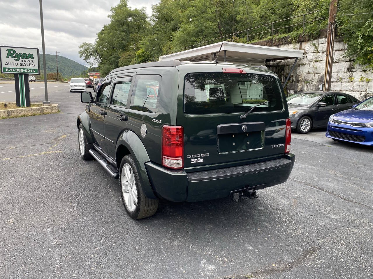 Used 2010 Dodge Nitro SE w/ Chrome Accents Group AWD/4WD image 3