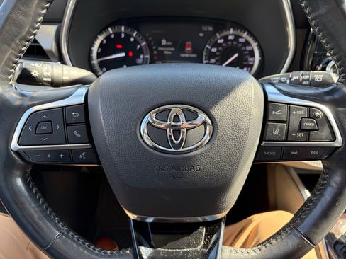 Used 2020 Toyota Highlander Limited image 11