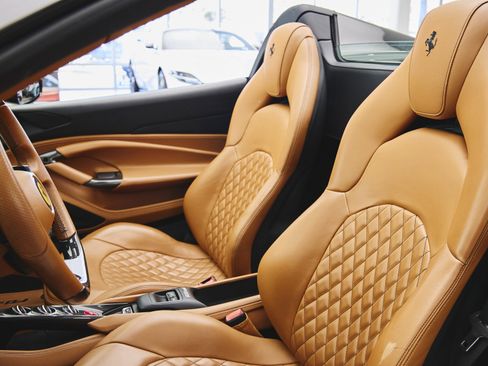 Used 2022 Ferrari F8 Tributo image 28