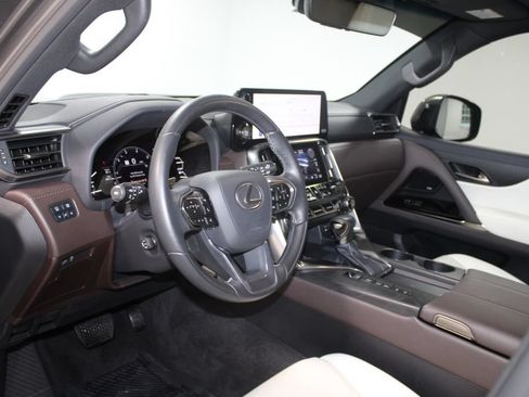 Used 2024 Lexus LX 600 4WD w/ Luxury Package image 23