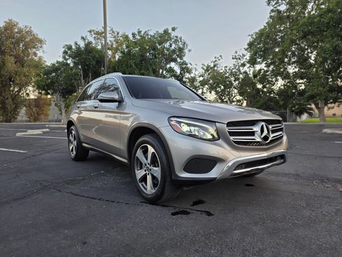 Used 2019 Mercedes-Benz GLC 300 w/ Premium Package image 3
