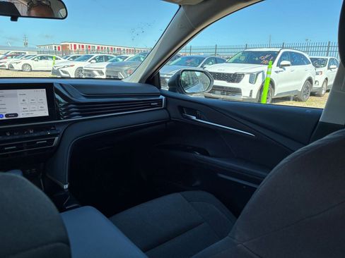 Used 2025 Toyota Camry LE image 29