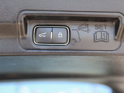 Used 2022 Ford Explorer XLT image 9